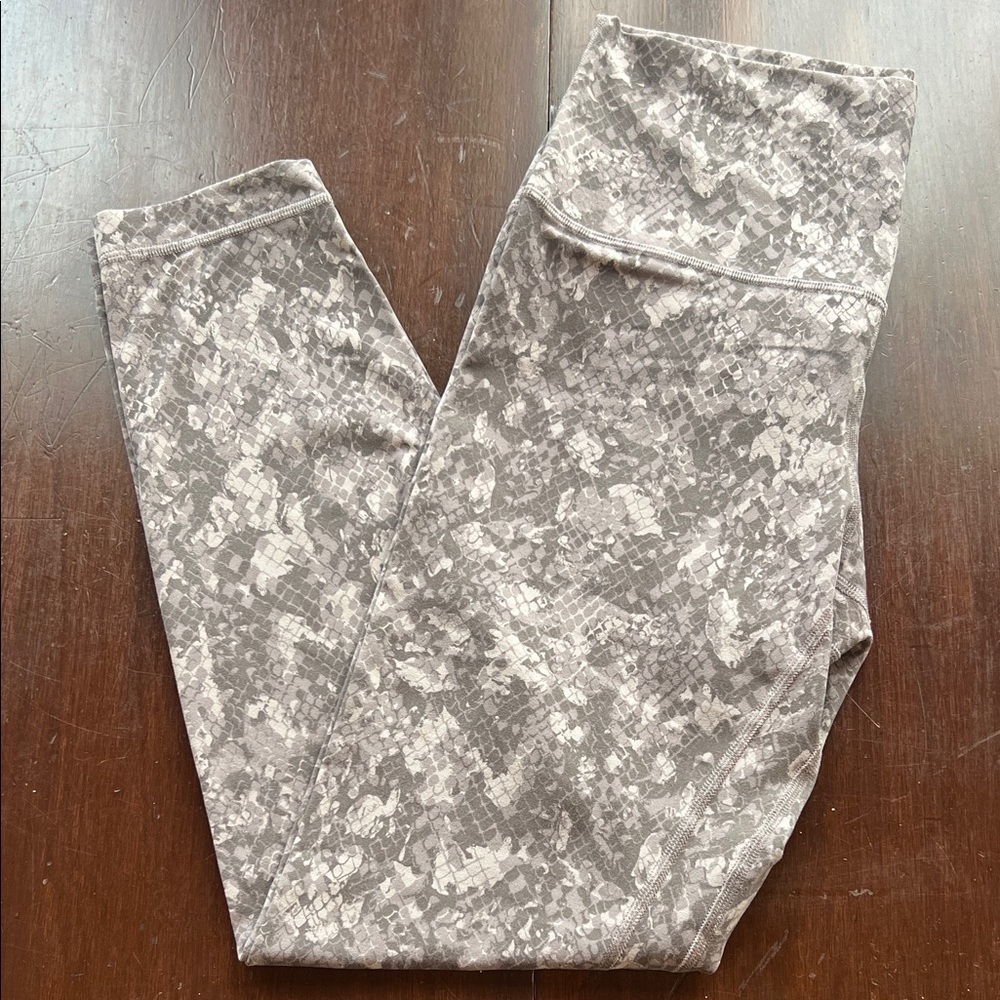 👟 Lululemon Gray Snake Print Align Pant 25”